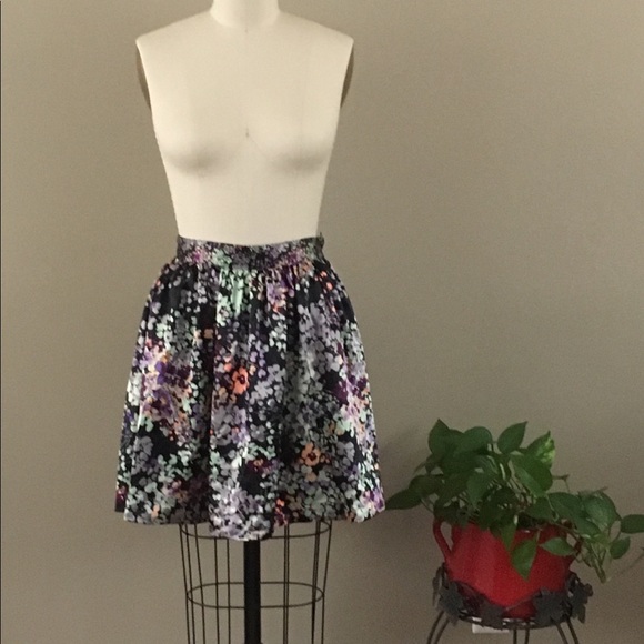H&M Dresses & Skirts - H&M floral Skirt